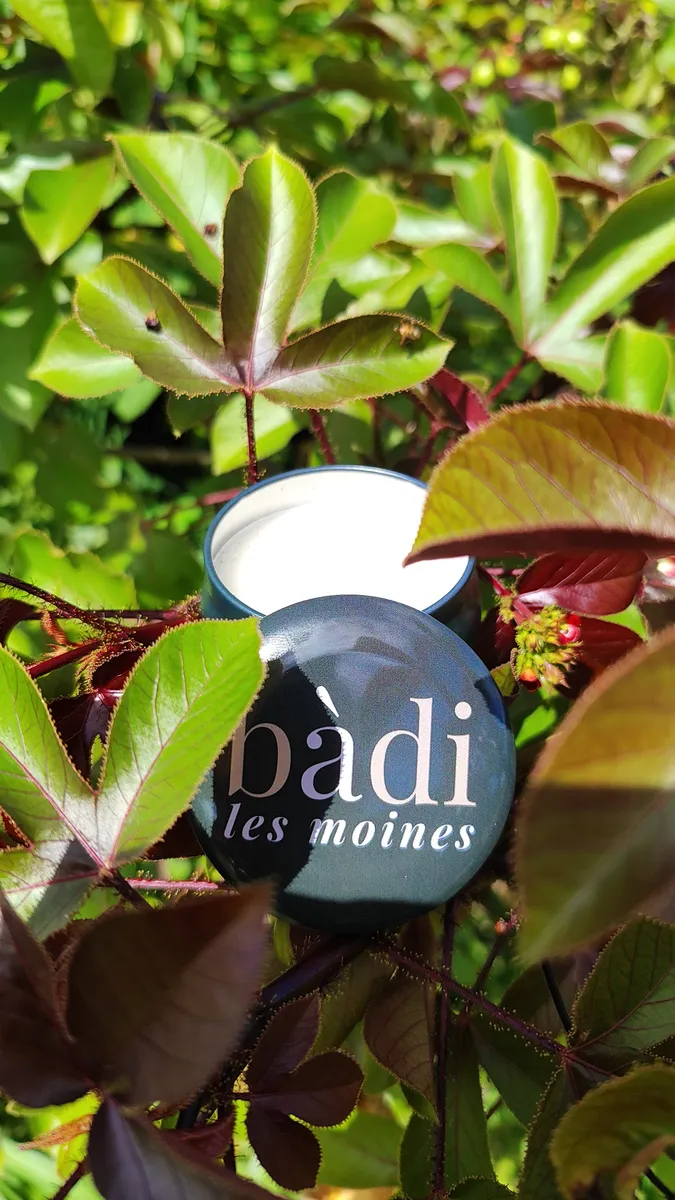 Couvercle de la bougie bàdi — les moines